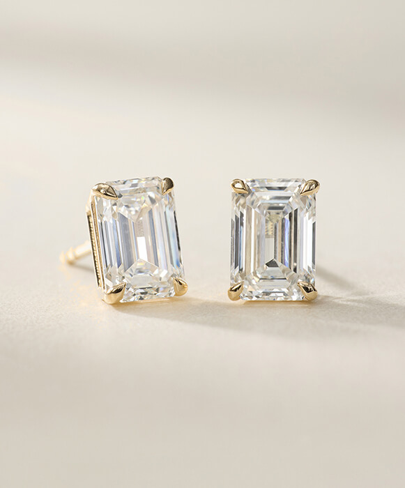 yellow gold diamond stud earrings pair